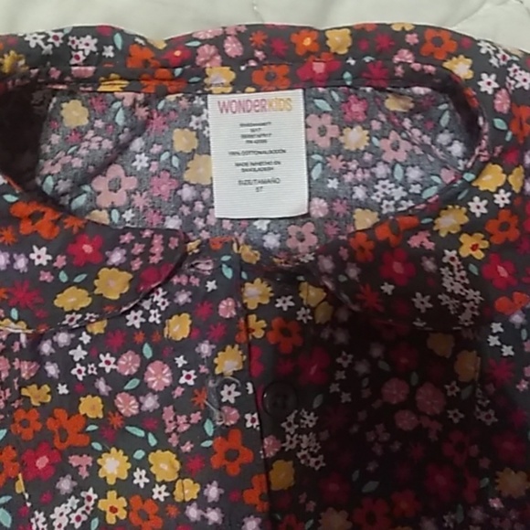 Size 5T WonderKids Floral Pleated Top - Picture 2 of 3